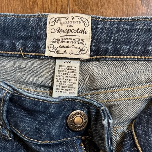 Aeropostale low rise cropped jeans sz 3/4 - Picture 2 of 5